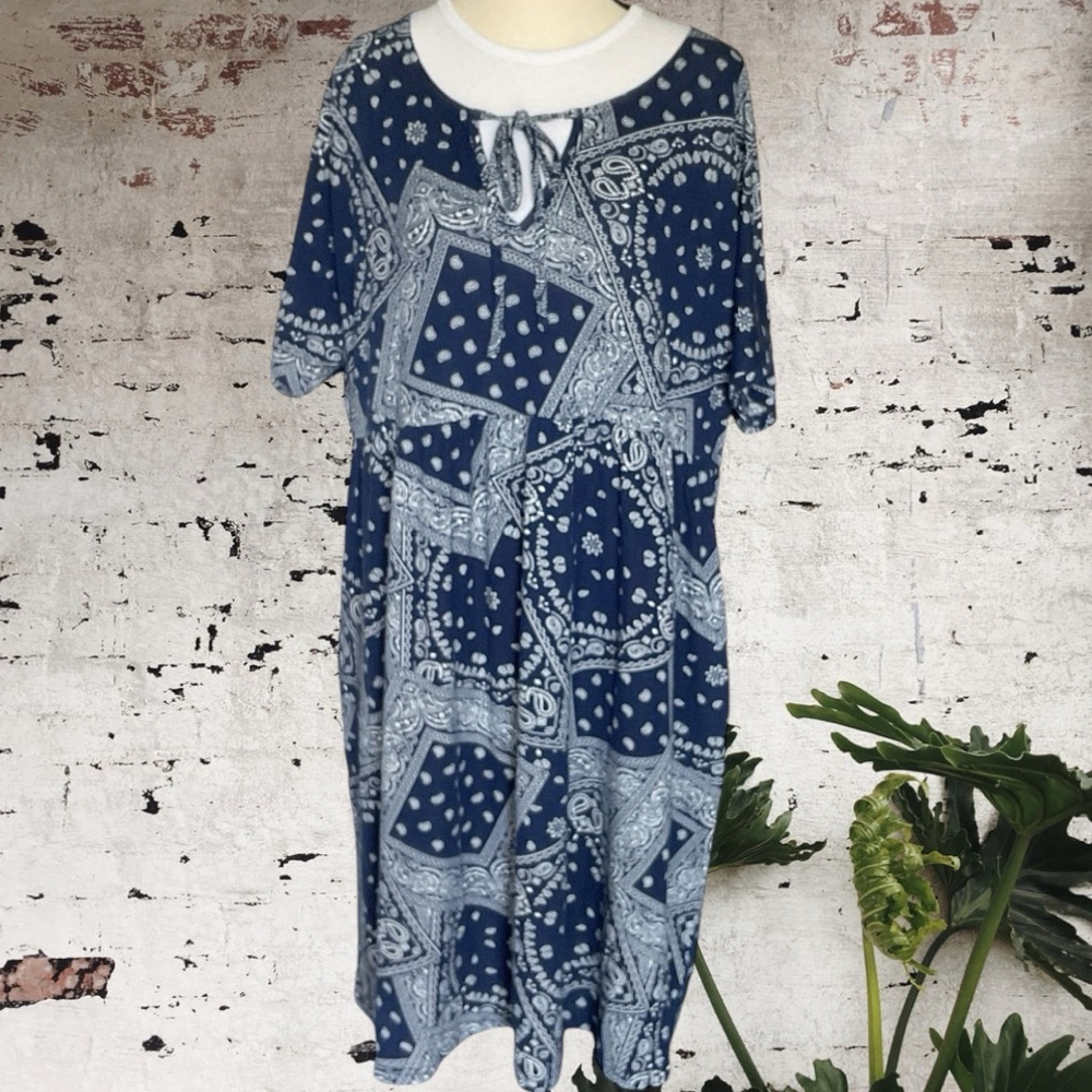 Women's Suzanne Betro empire waist Blue & White Paisley patchwork Maxi Dress 3X - Picture 6 of 12